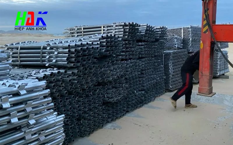 Bảo Quản Thiết Bị Giàn Giáo: Tối Ưu Tuổi Thọ Cùm, Ống Thép Cho Thuê 2 Quy Trình Làm Sạch Và Bảo Quản Thiết Bị Giàn Giáo Hiệu Quả