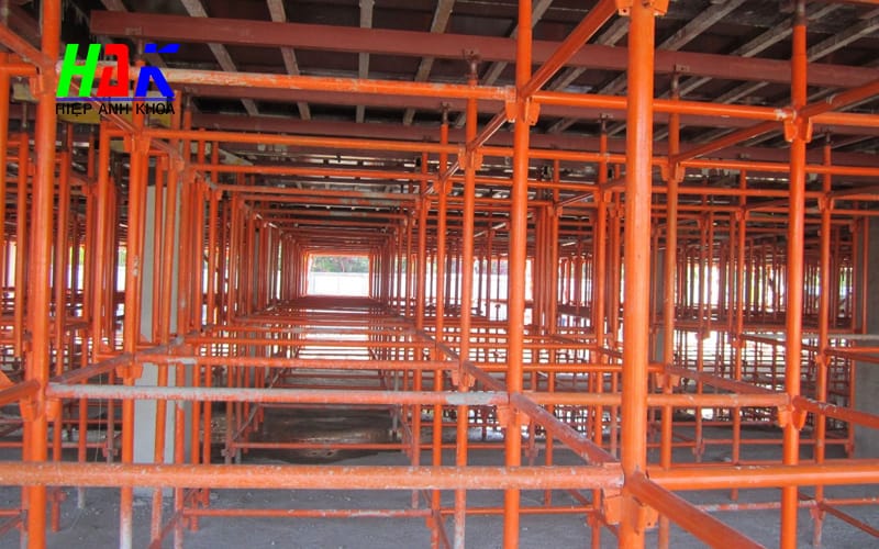 Khi Nào Nên Thuê Giàn Giáo Nêm và Khi Nào Nên Thuê Giàn Giáo Khung