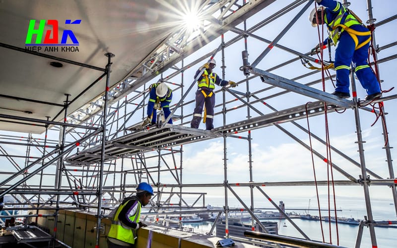 Những Lưu Ý Khi Thuê Giàn Giáo Nêm và Giàn Giáo Khung Để Đảm Bảo An Toàn