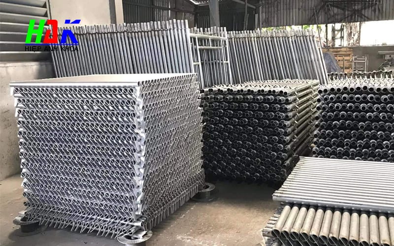 Điểm Khác Biệt Chính Giữa Giàn Giáo Nêm và Giàn Giáo Khung