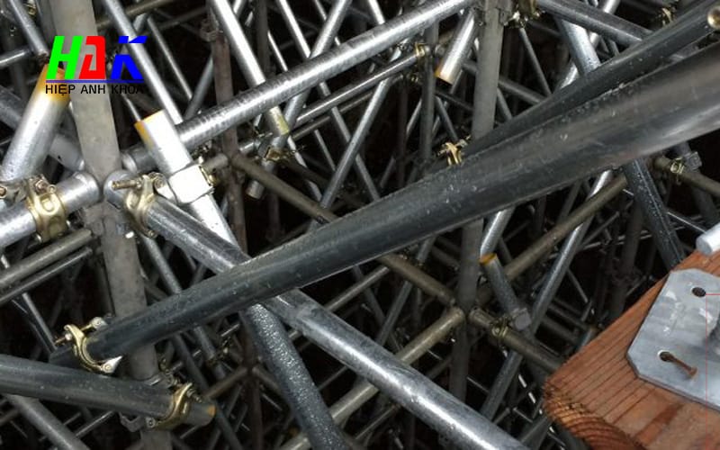 Kỹ Thuật Lắp Đặt Cùm Khóa Giàn Giáo: Hướng Dẫn Đảm Bảo An Toàn 3 Hướng Dẫn Từng Bước Lắp Đặt Cùm Khóa Giàn Giáo An Toàn