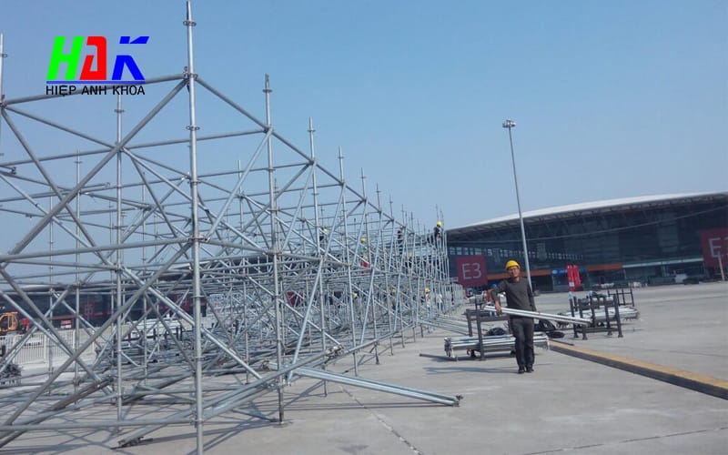 Cho Thuê Giàn Giáo Sự Kiện Lắp Đặt Sân Khấu, Backdrop Uy Tín 3 Câu Hỏi Thường Gặp Khi Thuê Giàn Giáo Sự Kiện – Trả Lời Chi Tiết