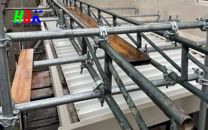 Cùm Xoay Giàn Giáo: Vai Trò Và Tiêu Chí Chọn Mua An Toàn 3 Tiêu Chí Chọn Cùm Xoay Giàn Giáo Bền Và An Toàn