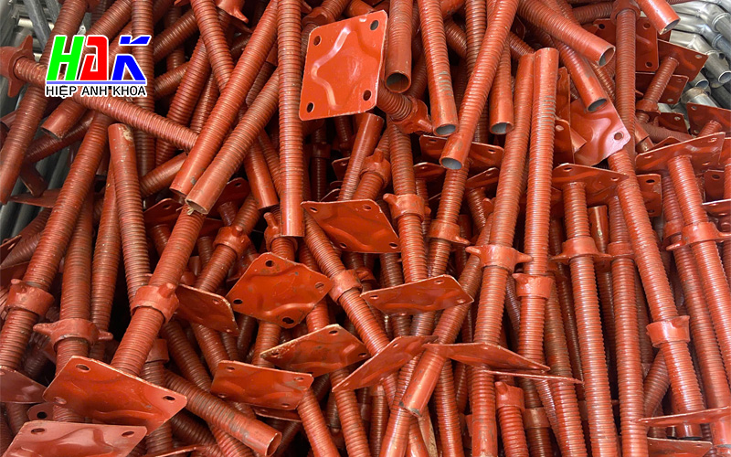 Những Lưu Ý Khi Sử Dụng Dịch Vụ Cho Thuê Phụ Kiện Giàn Giáo