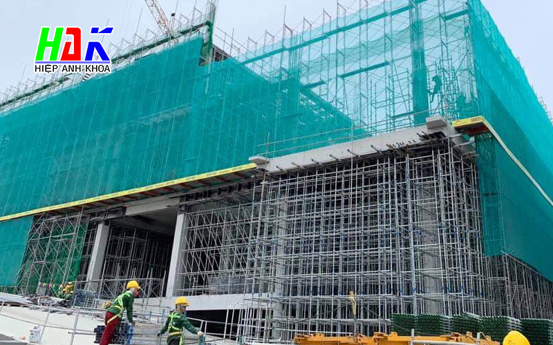 Giàn Giáo Nêm Cho Công Trình Cao Tầng Là Gì?