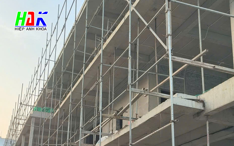 Yếu Tố Ảnh Hưởng Đến Báo Giá Giàn Giáo Xây Dựng