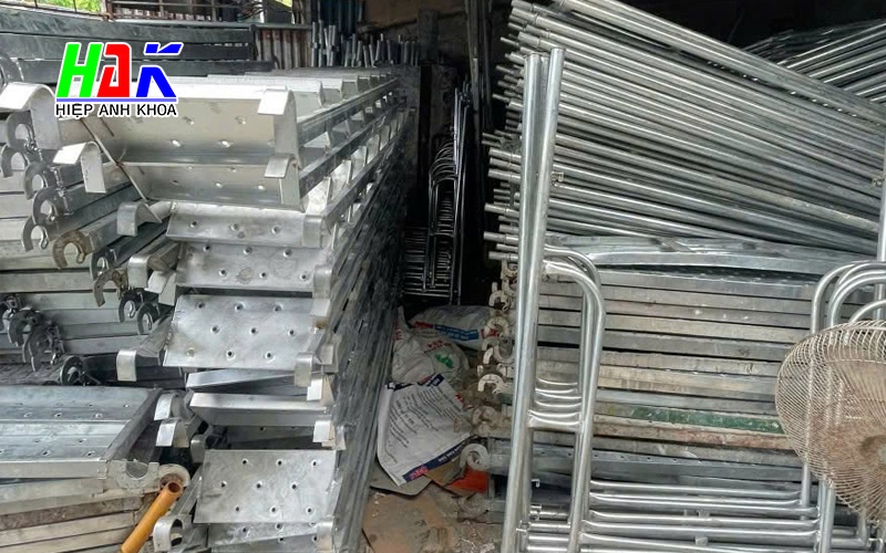 Những Phụ Kiện Giàn Giáo Không Thể Thiếu Trong Thi Công 
