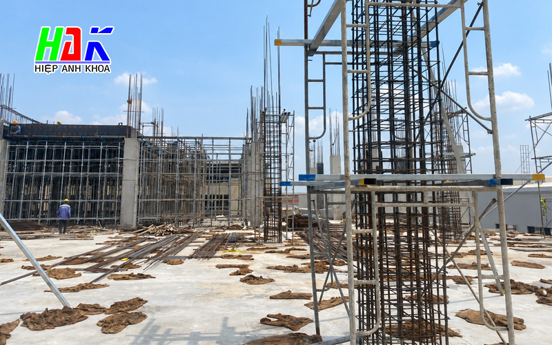Giàn Giáo Nêm Và Giàn Giáo Khung Khác Nhau Thế Nào? 3 Nên Chọn Giàn Giáo Nêm Hay Giàn Giáo Khung Cho Công Trình?